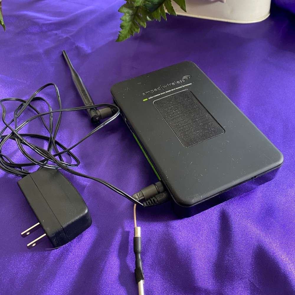 📌Amped Wireless High-power Wireless N-600mw Dual-band Wi-fi Range Extender
